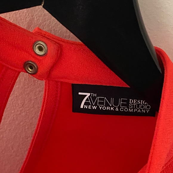 NYCO Blouse with Keyhole in front and back - Picture 3 of 4